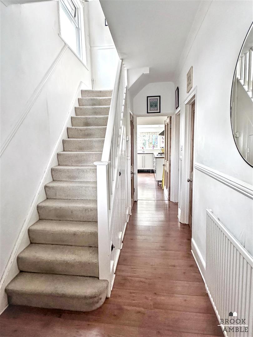 3 Bedroom House. Milton Road in Eastbourne, 7